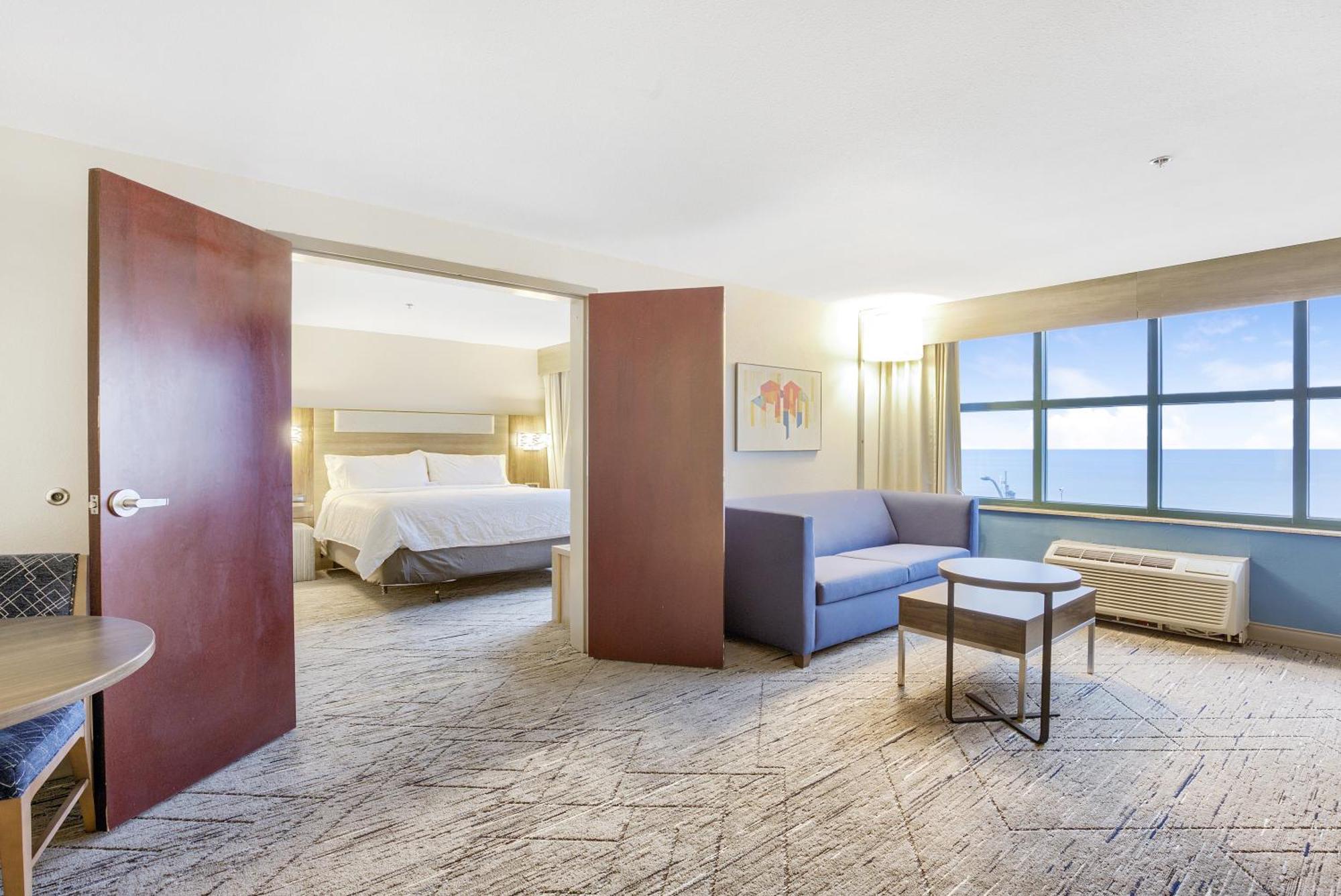 Holiday Inn Express - Gulfport Beach, An Ihg Hotel エクステリア 写真